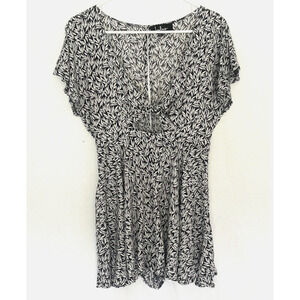 Lulus Ditsy Floral Romper Size Small Navy Blue White Cottagecore Boho Fairy